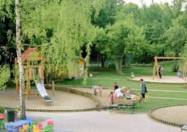 Blick in den Garten der AWO-Kita „Kinderzeit“. Sie ist eine der beiden Kooperationskindergärten des Universitätsklinikums Jena, die jedes Jahr eine feste Anzahl an Mitarbeiterkindern aufnimmt. Foto: Lachmann / AWO