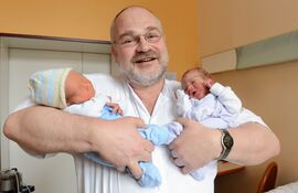 Freut sich über den Zwillingsrekord: Prof. Dr. Ekkehard Schleußner, Direktor der Abteilung Geburtshilfe am UKJ. (Foto: UKJ)