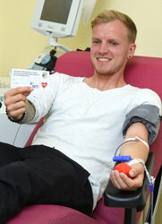 Auch René Eckardt, Kapitän des FC Carl Zeiss Jena, spendet sein Blut am UKJ. Foto: UKJ/ Wetzel 
