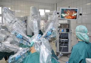 Der Da-Vinci-OP-Roboter bei einer Prostataoperation am UKJ. Foto: M. Szabo/UKJ 