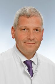 Neu am UKJ: Lungenexperte Dr. Matthias Steinert. Er war zuvor Chefarzt des Lungenkrebszentrums in Halle. Foto: UKJ