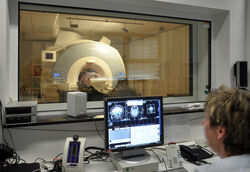 Uniklinikum Jena sucht gesunde Probanden für MRT-Studie. Foto: UKJ/ Szabó 