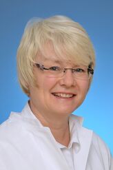 PD Dr. Katrin Farker, Fachärztin für Klinische Pharmakologie in der Apotheke des UKJ, erhielt den 1. Posterpreis der Gesellschaft für Arzneimittelanwendungsforschung und Arzneimittelepidemiologie (GAA) e.V. (Foto: UKJ / Medienzentrum)