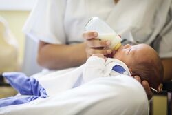 Bestens versorgt von Anfang an: Auch die Experten des UKJ für Geburtshilfe und Neugeborenenmedizin (Neonatologie) werden in der aktuellen Ärzteliste des Focus empfohlen. Foto: UKJ/Schroll.