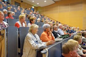 Großes Interesse: Die Jenaer Abendvorlesungen des Universitätsklinikums Jena sorgen regelmäßig für einen vollen Hörsaal am UKJ. Los geht es in diesem Jahr mit einem Vortrag zum Thema Prostatakrebs. Foto: UKJ/Szabo