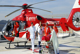Jährlich kommen ca. 200 schwerstverletzte Patienten per Hubschrauber oder Rettungswagen ans Uniklinikum Jena. Das UKJ zählt zu den überregionalen Traumazentren im Netzwerk.